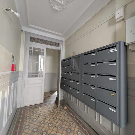 Voltaire Paris
