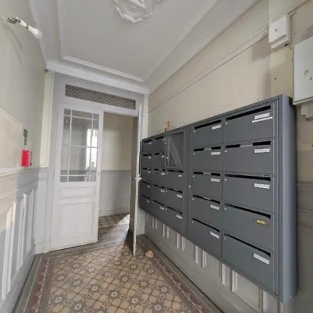 Apartment Voltaire